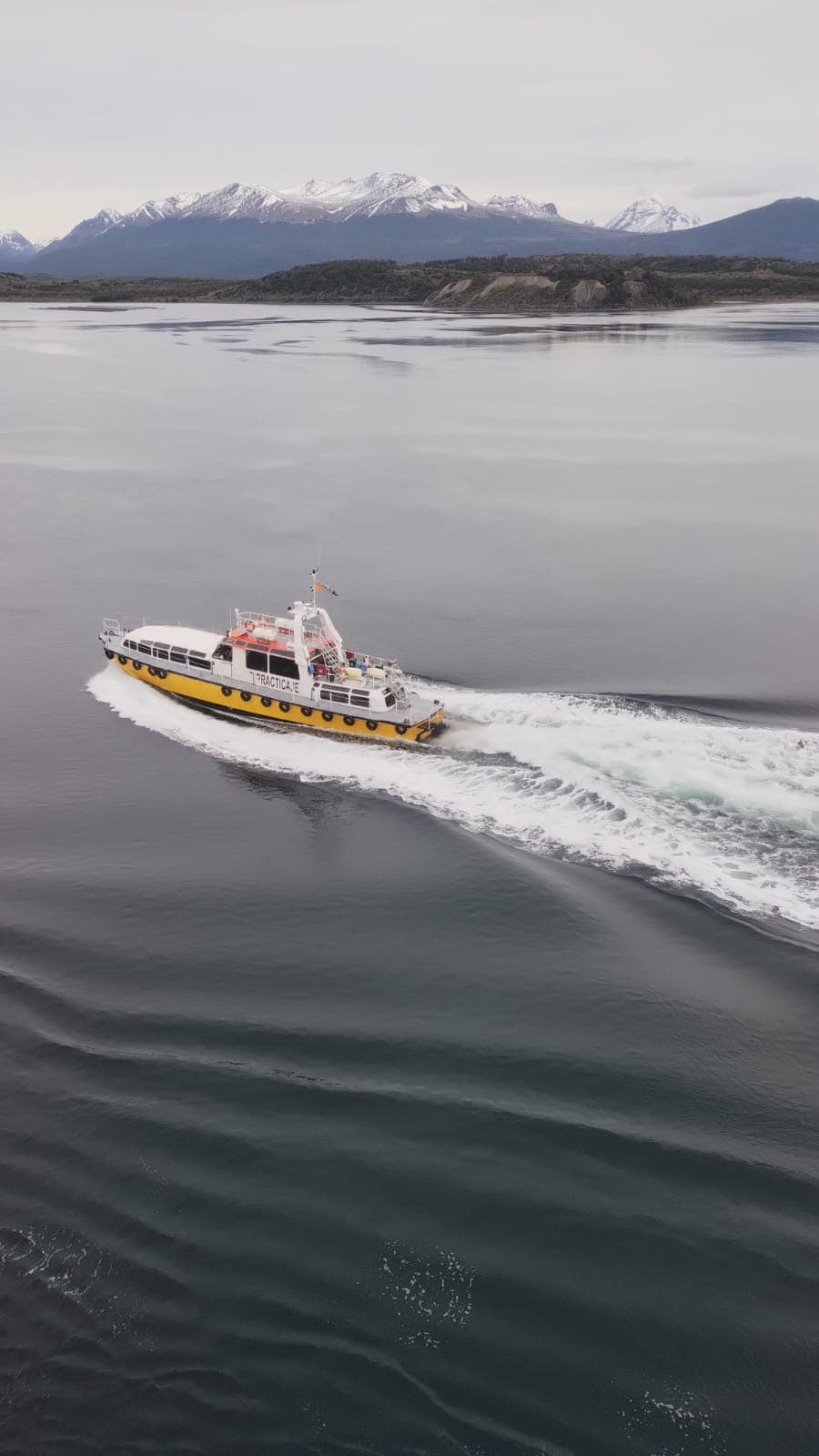 Upsala Explorer navegando en el Canal Beagle
